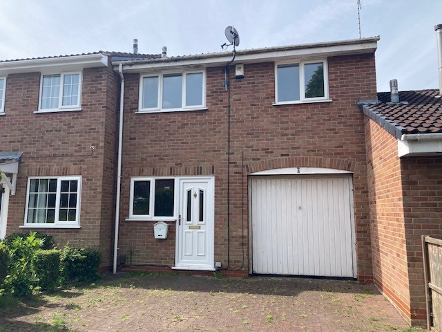 Image of 2 Bedroom Town House, Pinecroft Court, Oakwood