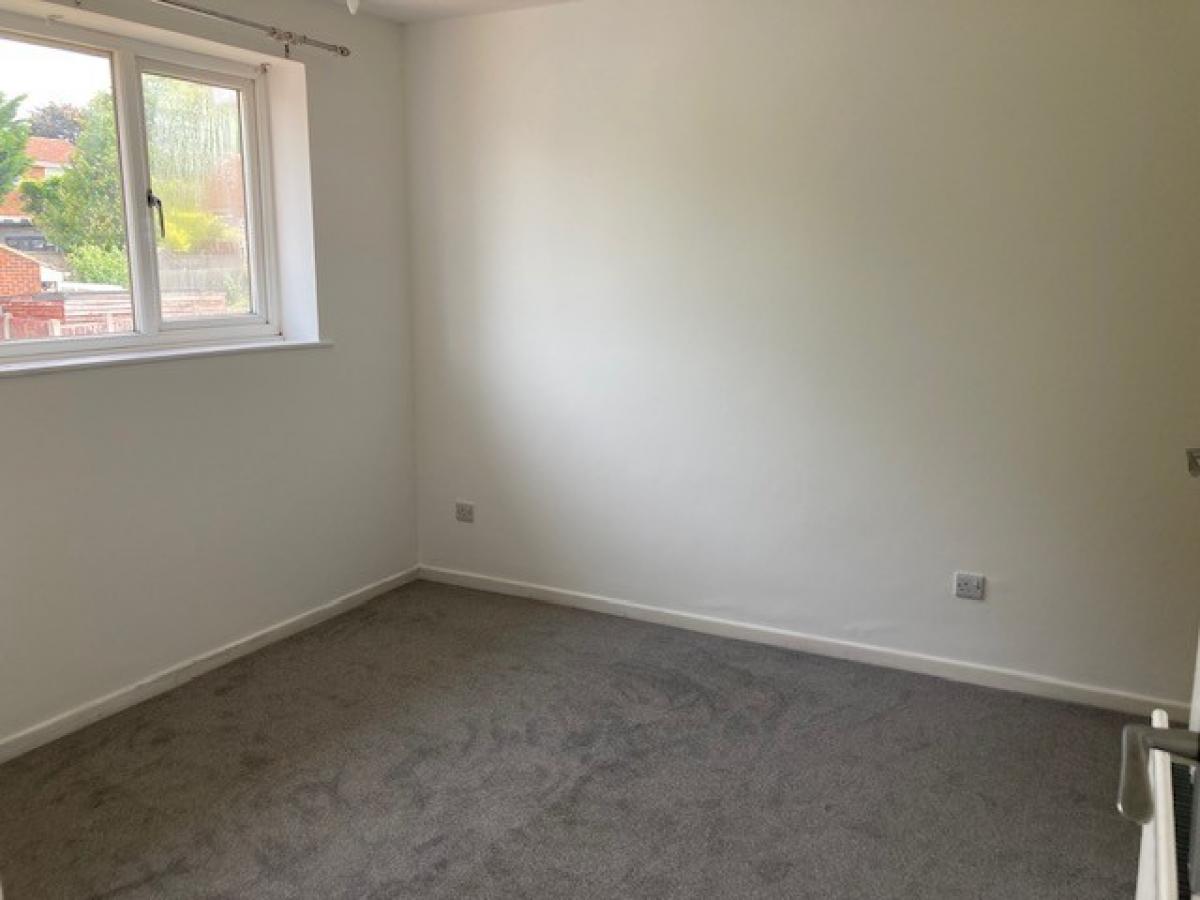 Image of 2 Bedroom Town House, Pinecroft Court, Oakwood
