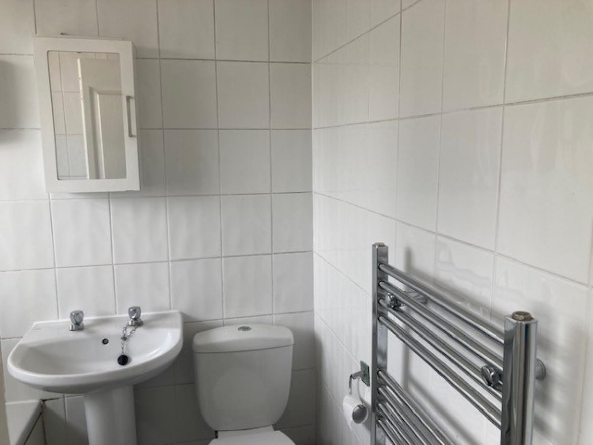 Image of 2 Bedroom Town House, Pinecroft Court, Oakwood