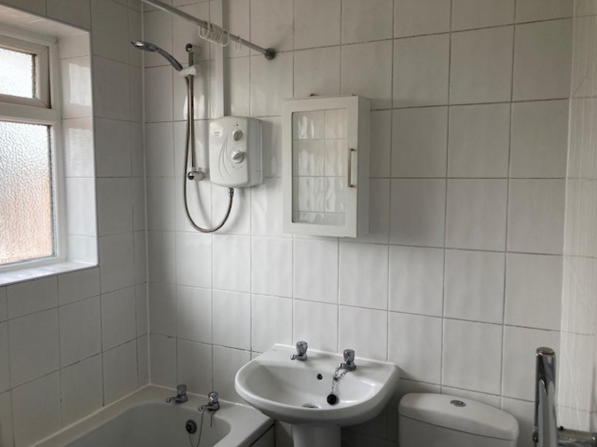 Image of 2 Bedroom Town House, Pinecroft Court, Oakwood