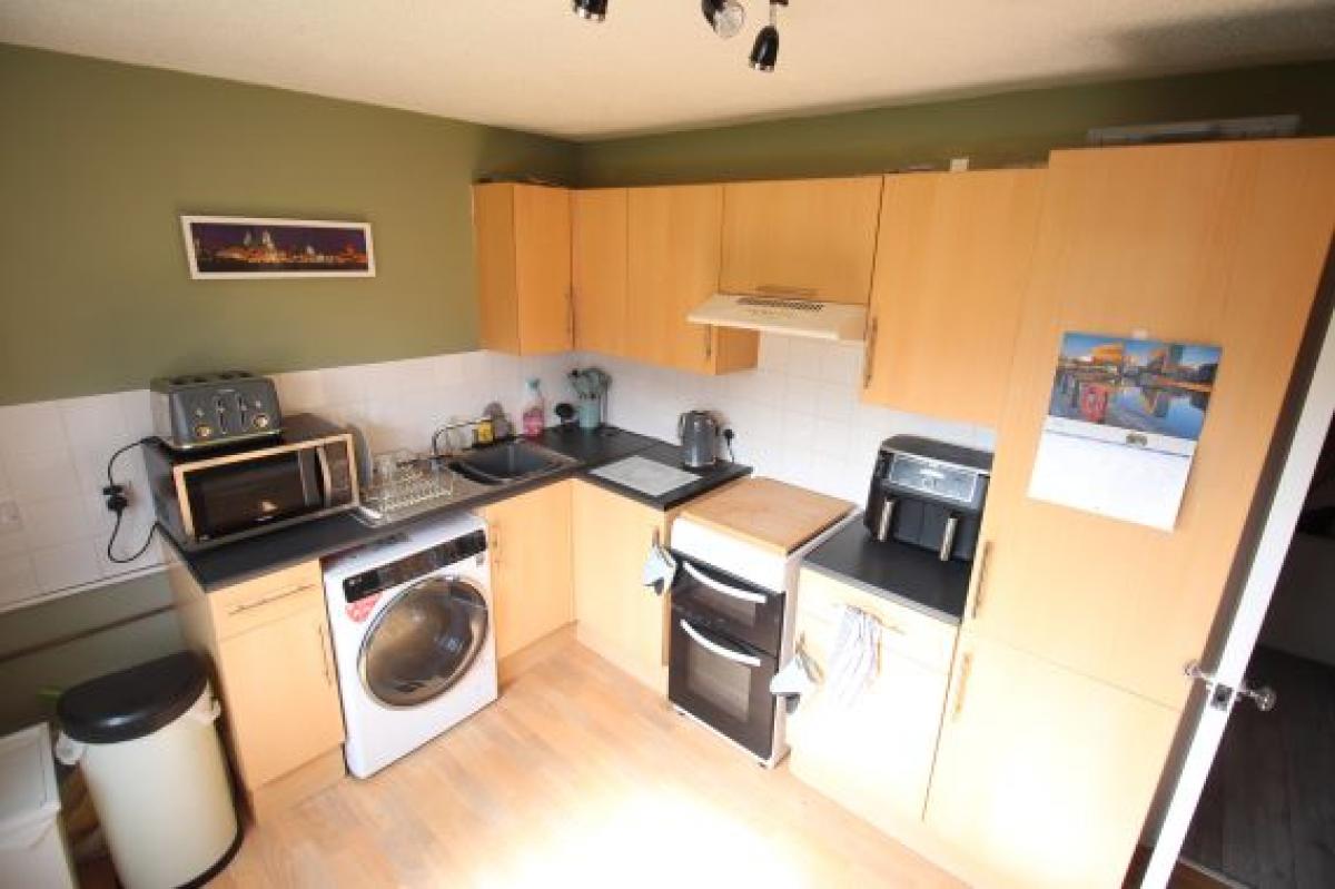 Image of 2 Bedroom Town House, Danebridge Crescent, Oakwood