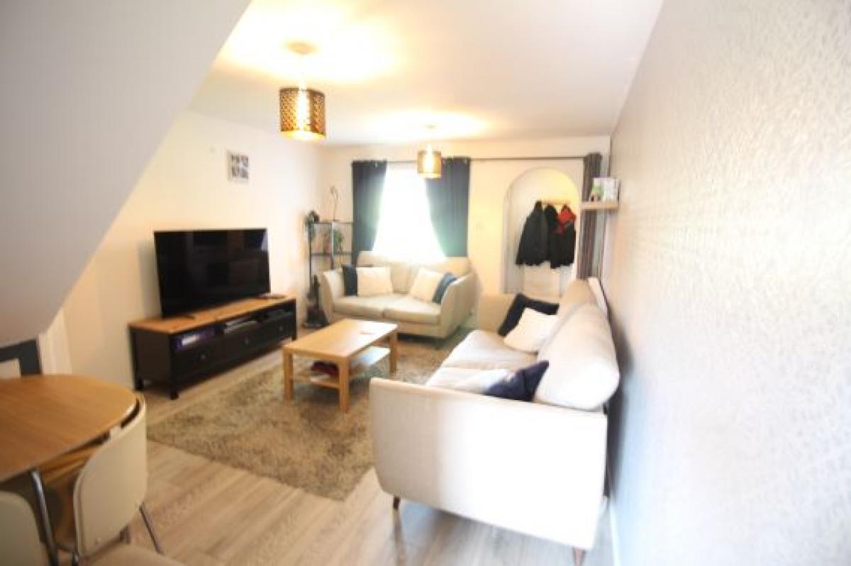 Image of 2 Bedroom Town House, Danebridge Crescent, Oakwood